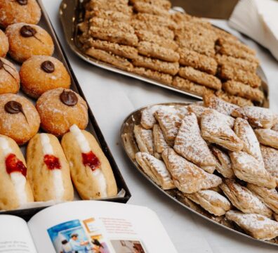 A photo showing Bambaloni (doughnuts), Vallettani and Kwareżimal, which will be served during the Valletta Local Food Festival 2023